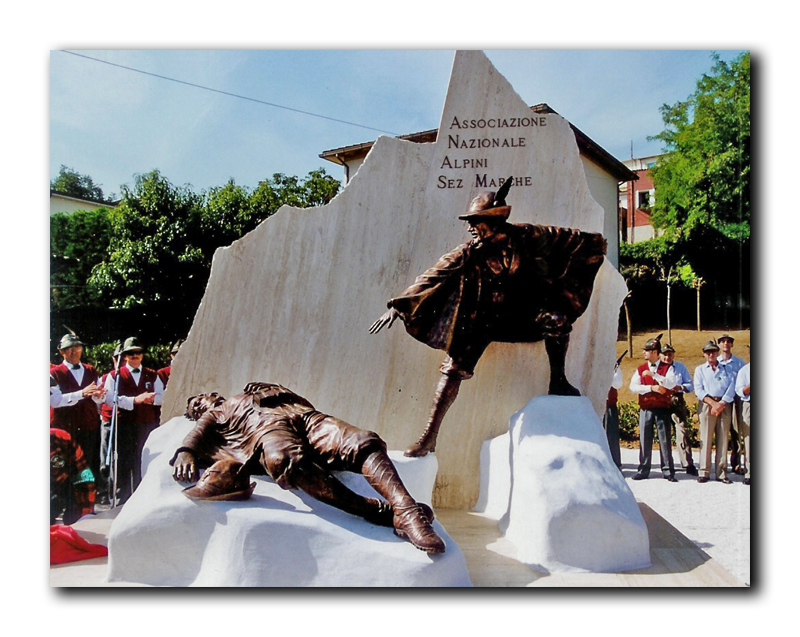 <span class='descrizione'>Monumento ai Caduti<br/>Fusione in bronzo</span>