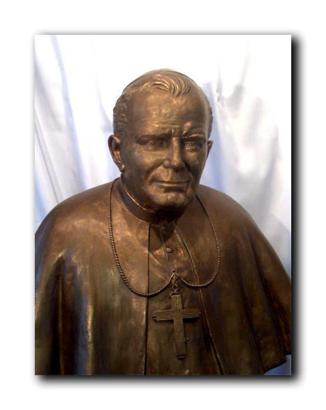 <span class='descrizione'>Giovanni Paolo II<br/>Fusione in bronzo H:68 cm</span>